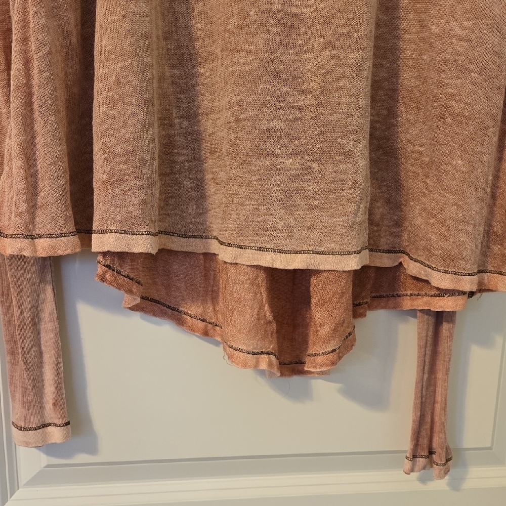 We The Free Dusty Pink V-Neck Blouse. Size Small - Picture 4 of 10